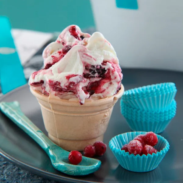 Helado con frutos rojos en cucurucho de Moratto